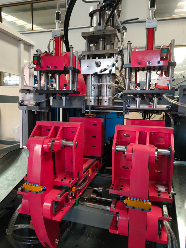 Facteurs clés affectant la vitesse de production des machines de moulage par soufflage