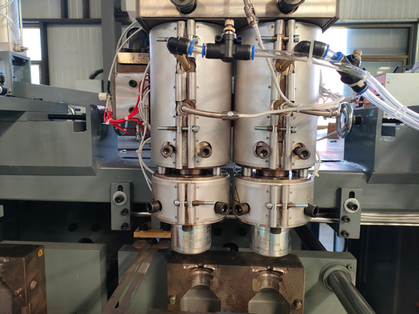 Facteurs clés affectant la vitesse de production des machines de moulage par soufflage