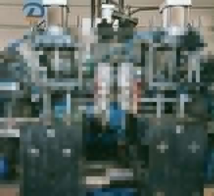 T&eacute;moignage client&nbsp;: Comment nous avons aid&eacute; un fabricant de bouteilles en plastique &agrave; r&eacute;soudre Probl&egrave;mes avec la machine de moulage par soufflage de bouteilles en PEHD &agrave; 2 t&ecirc;tes