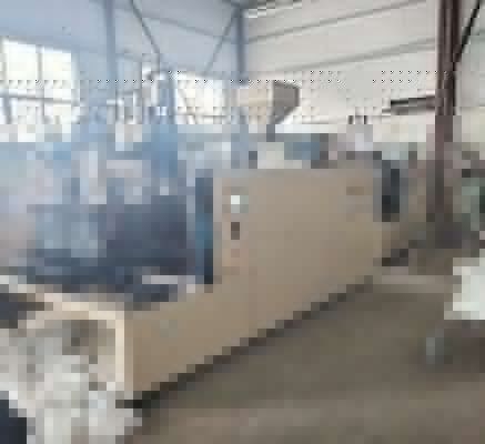 Un client nig&eacute;rian visite notre usine de machines de moulage par soufflage pour inspection